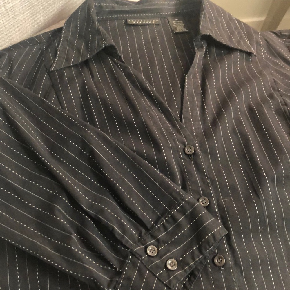 Cute black pinstriped button down 3/4 sleeve top
